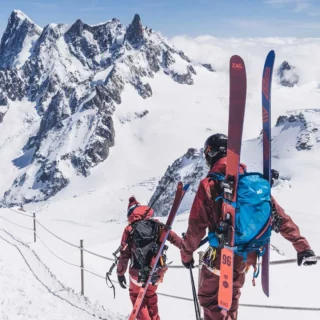 Panoramic skiing experience through the Mont Blanc glaciers