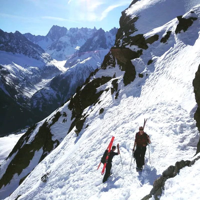 Scenic daily trip with views over the Chamonix Aiguilles