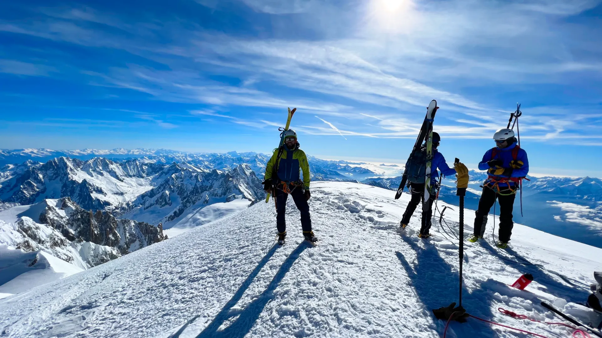 Group of skiers arrived at Mont-Blanc summit with skis
