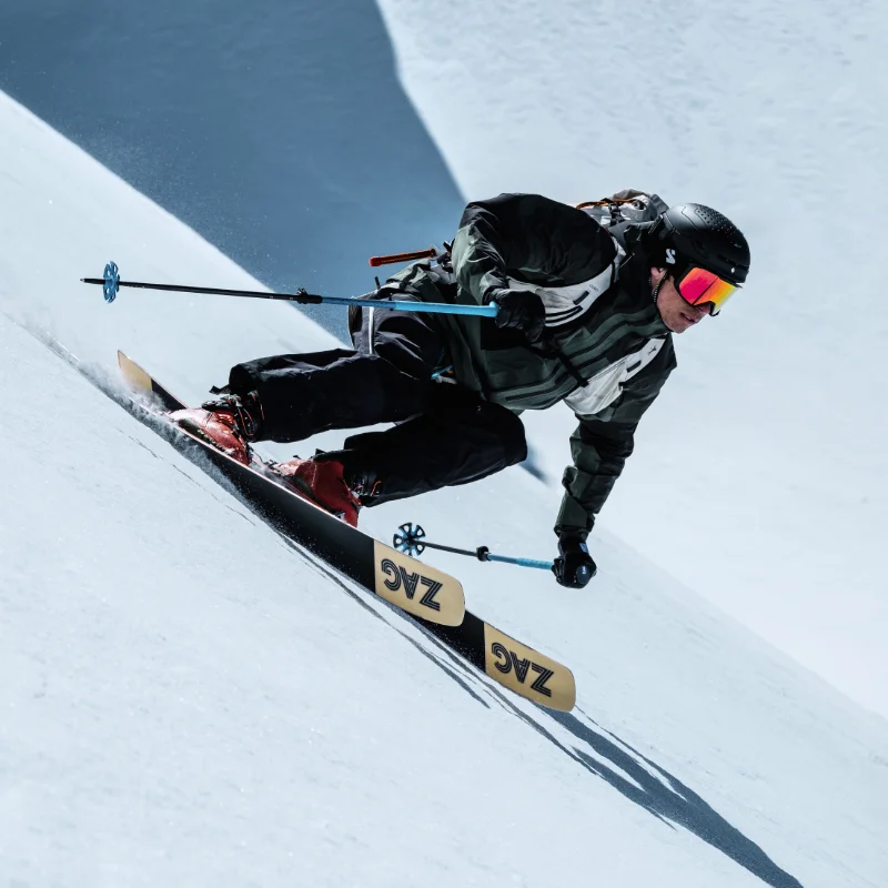 Off-piste skiing with views over the 4 Vallées in Switzerland