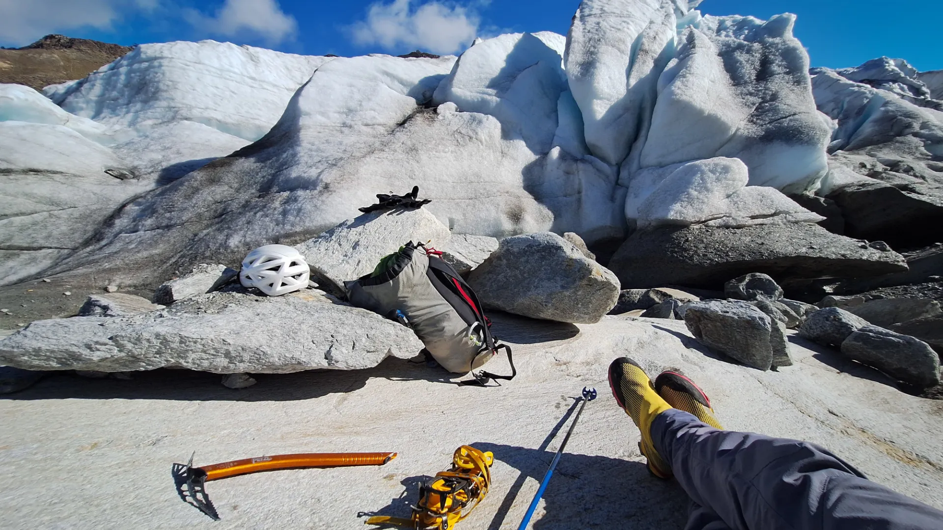 Guided glacier hike with crampons in the Mont Blanc massif